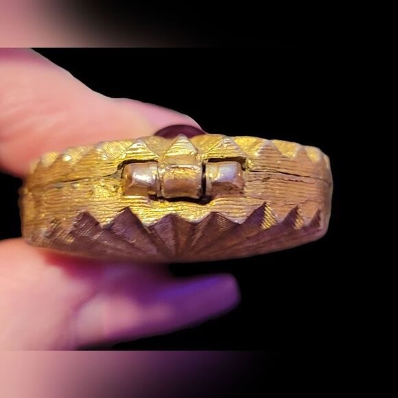 60's Vintage Houbigant Solid Perfume Compact with Chantilly Red Cabochon - Picture 7 of 12